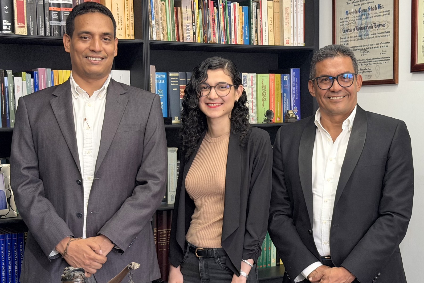 Equipo de Díaz Díaz & Asociados en la sede de la firma